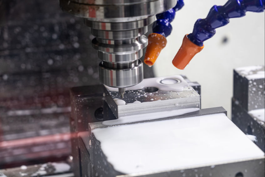 Understanding the Difference Between CNC Machining and Traditional Machining Methods